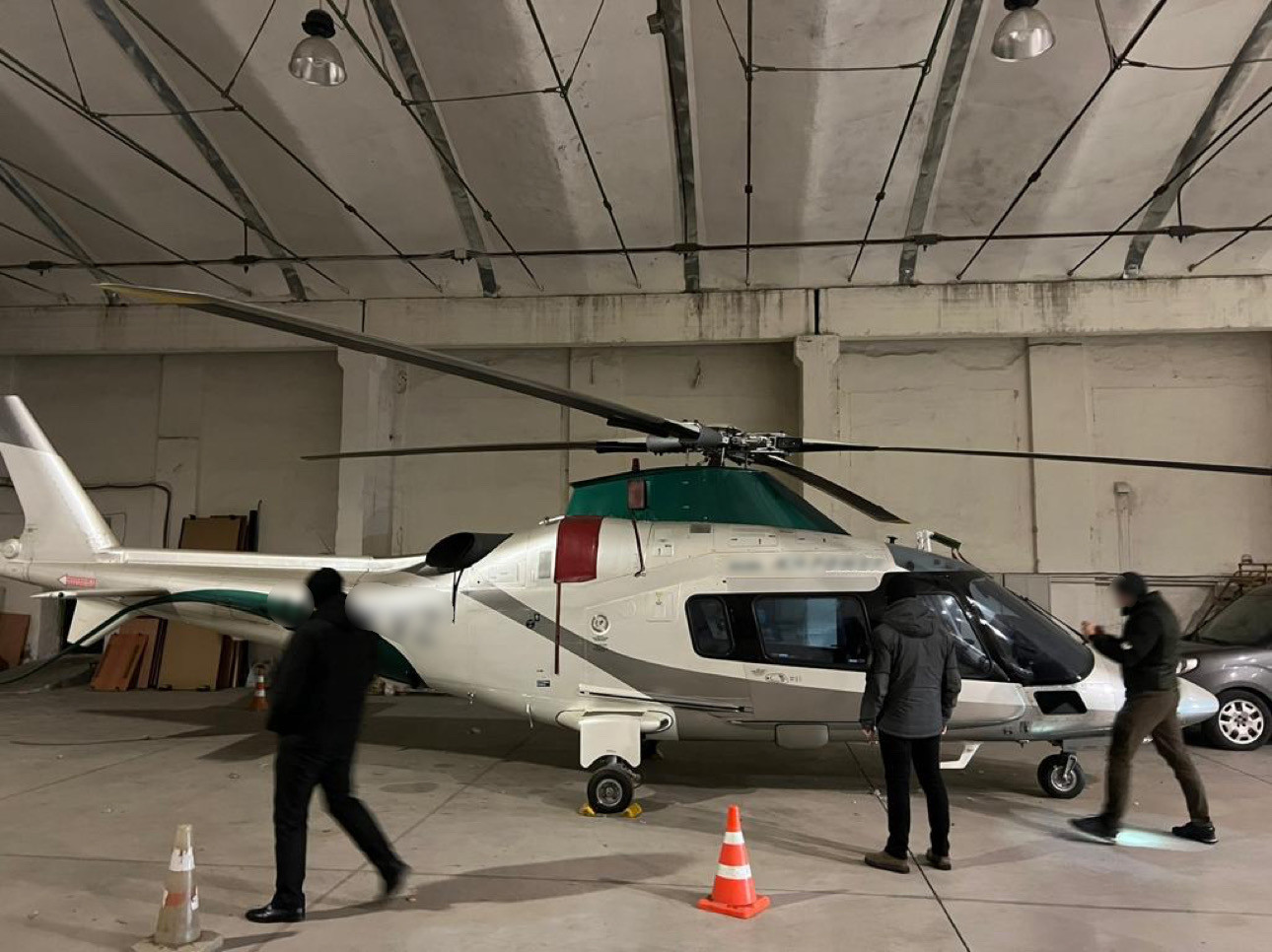 Правоохоронці в Україні арештували вертоліт олігарха-втікача