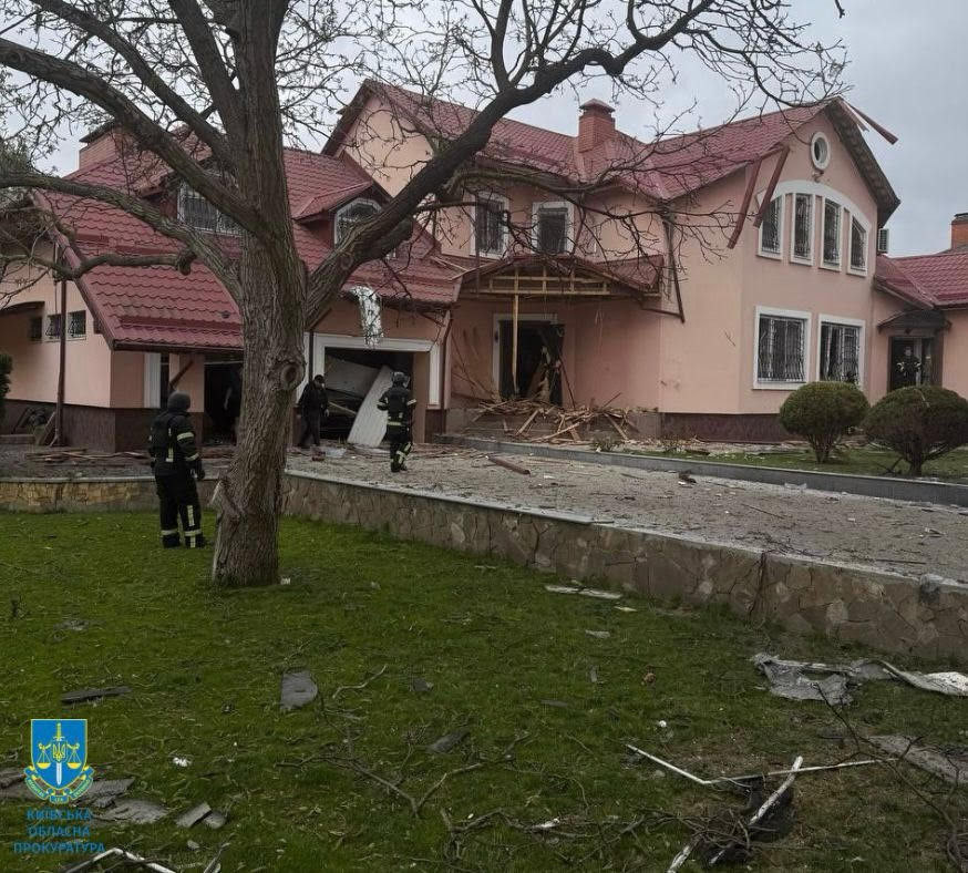 Внаслідок ворожої атаки на Київщину поранено чоловіка – розпочато розслідування