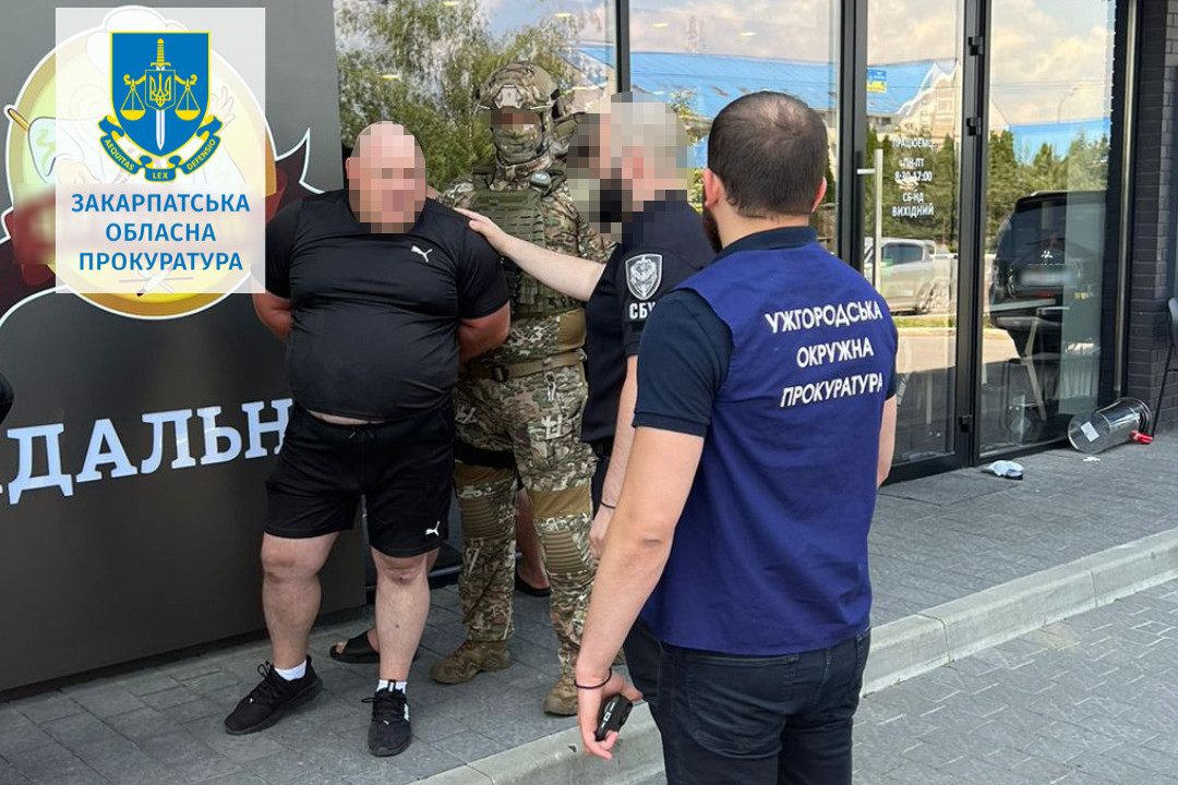 За 10 тис дол США пропонували уникнути призову та виїхати за кордон – на Закарпатті судитимуть двох чоловіків