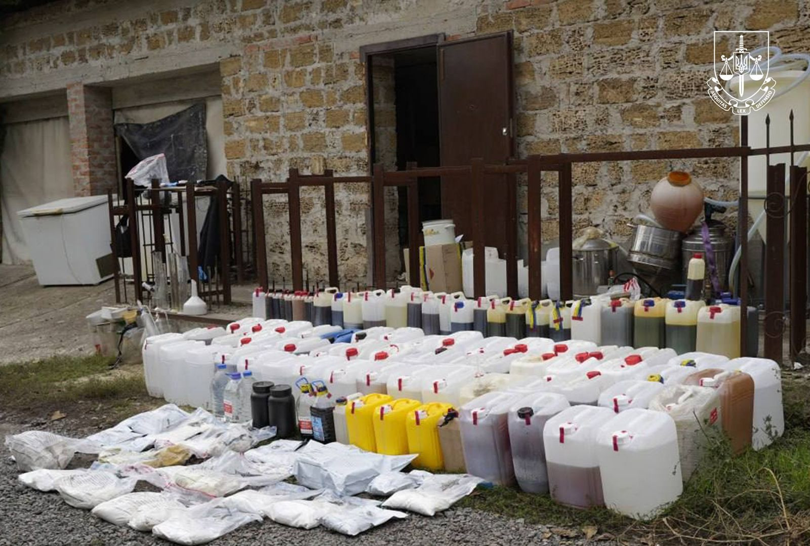 Судитимуть учасників злочинної організації, яка мала 9 нарколабораторій з щомісячним оборотом понад 7 млн грн