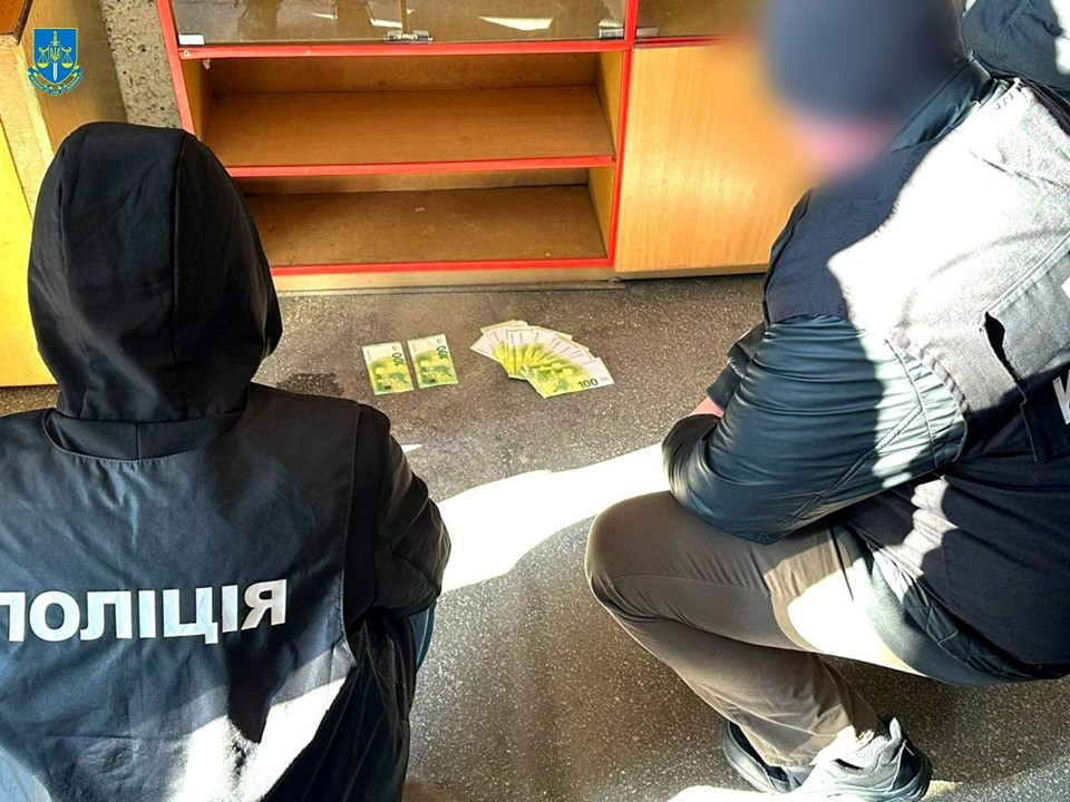 На Тернопільщині підозрюють військового, який за 8500 євро допомагав ухилитися від служби