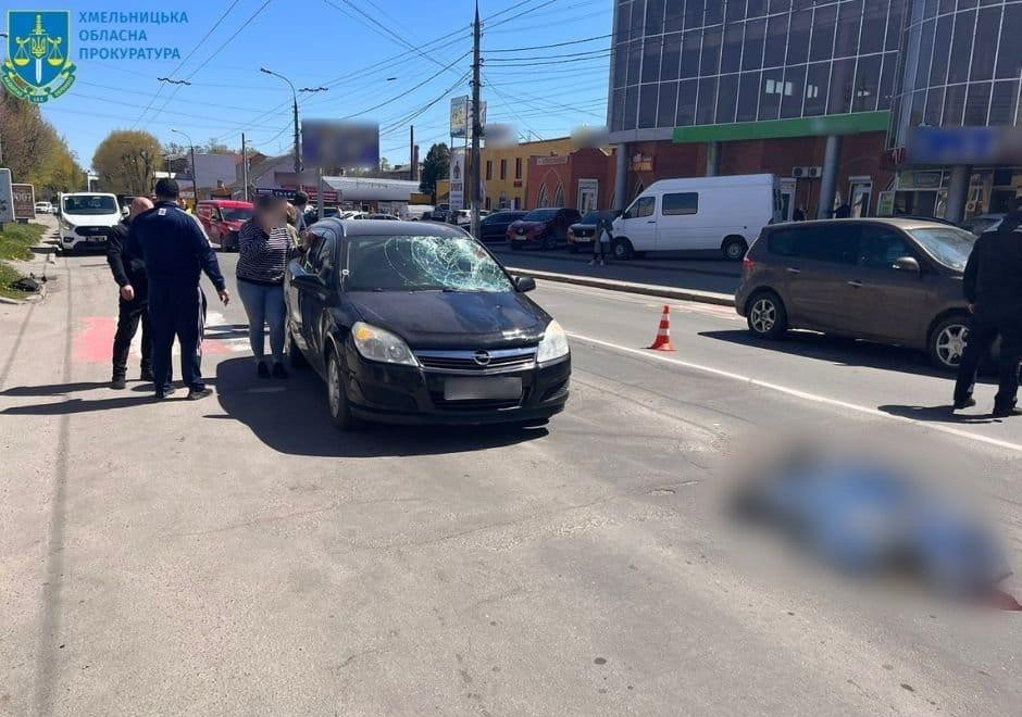 На Хмельниччині повідомлено про підозру водію, який на пішохідному переході збив поліцейську та двох військових