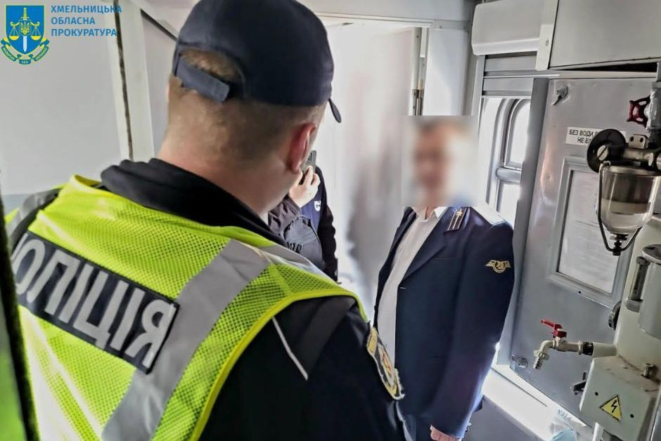 Переправляв ухилянтів за кордон у вентиляційній шахті потяга – судитимуть провідника «Укрзалізниці»