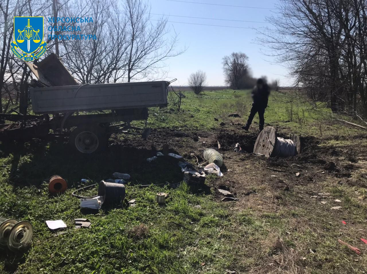 На Херсонщині автомобіль бригади електриків підірвався на російській міні – розпочато провадження