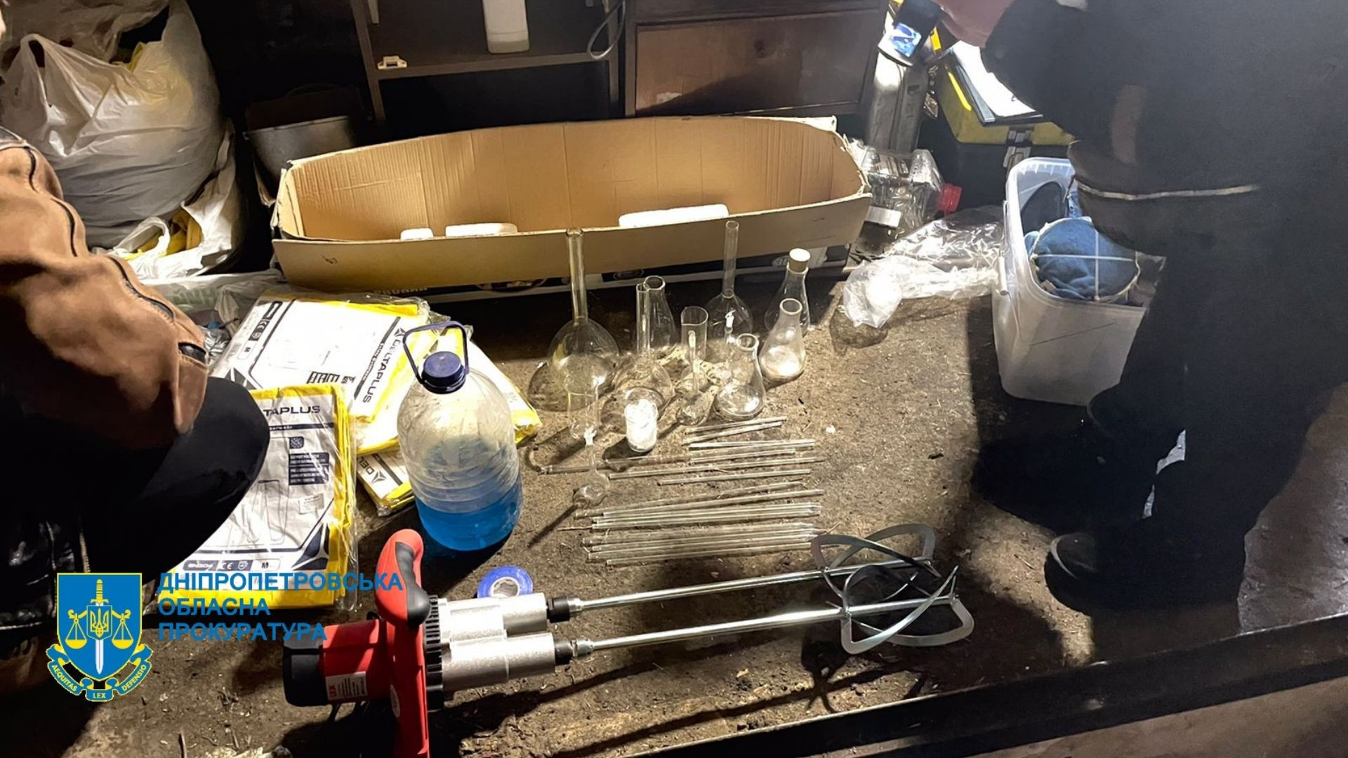 Щомісячний обіг психотропів на 1 млн грн – на Дніпропетровщині викрито діяльність нарколабораторії