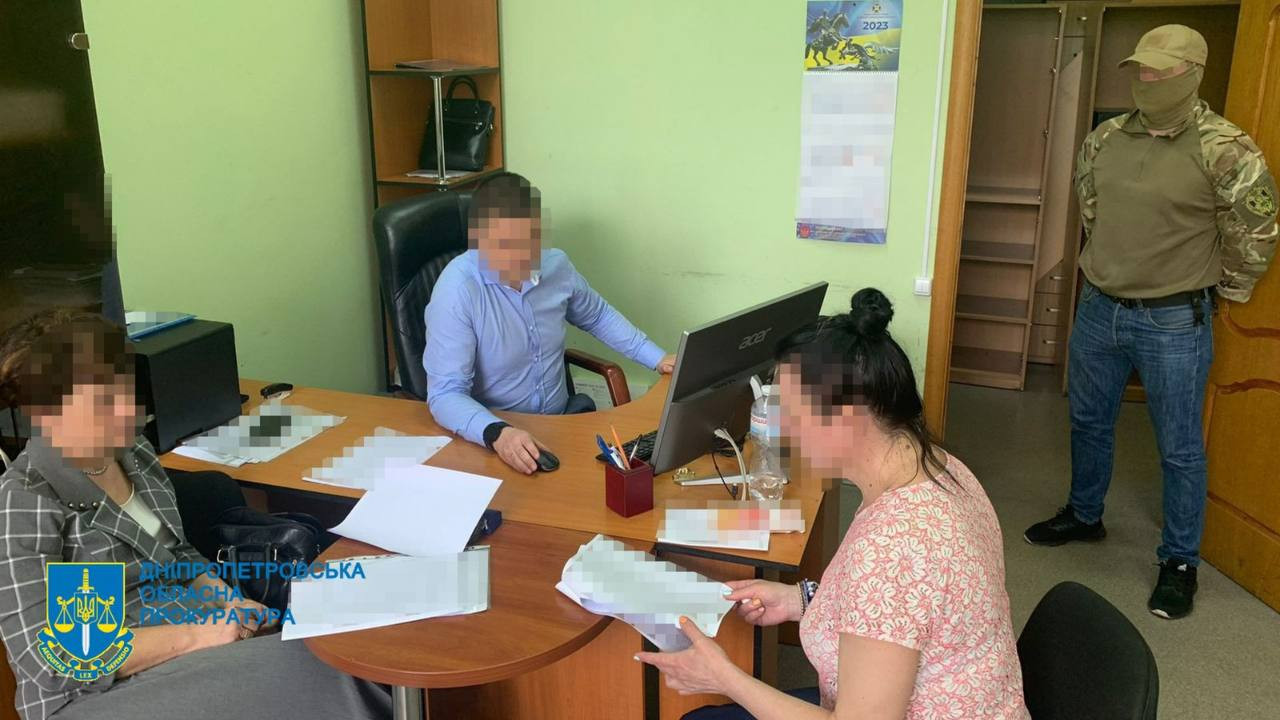 Інформувала ворога про розташування українських військових та маршрути переміщення техніки ЗСУ – судитимуть мешканку Кривого Рогу