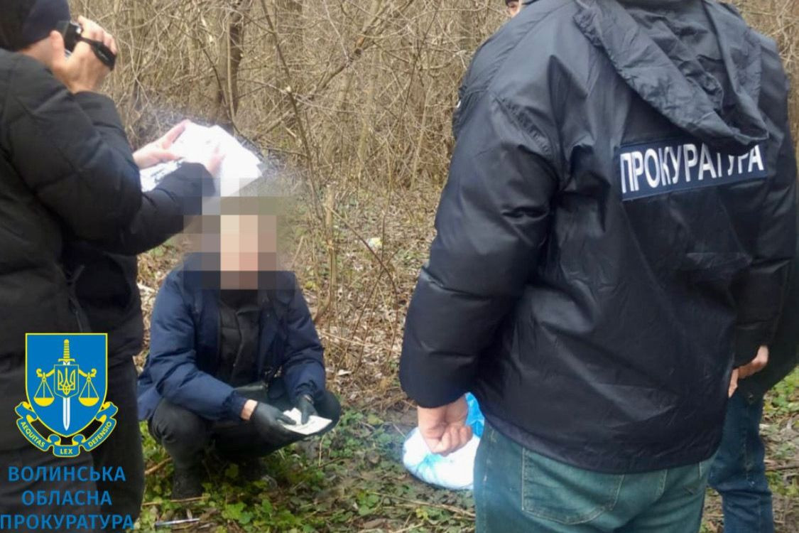 На Волині повідомлено про підозру посадовцю поліції, який вимагав 5000 доларів США неправомірної вигоди