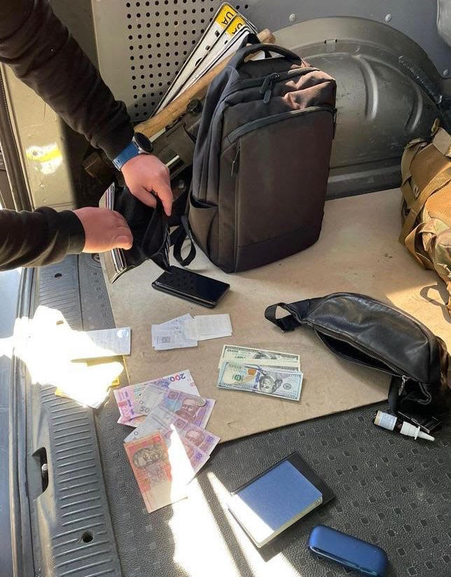 Переправлення чоловіків призовного віку через кордон - підозрюють адвоката на Волині