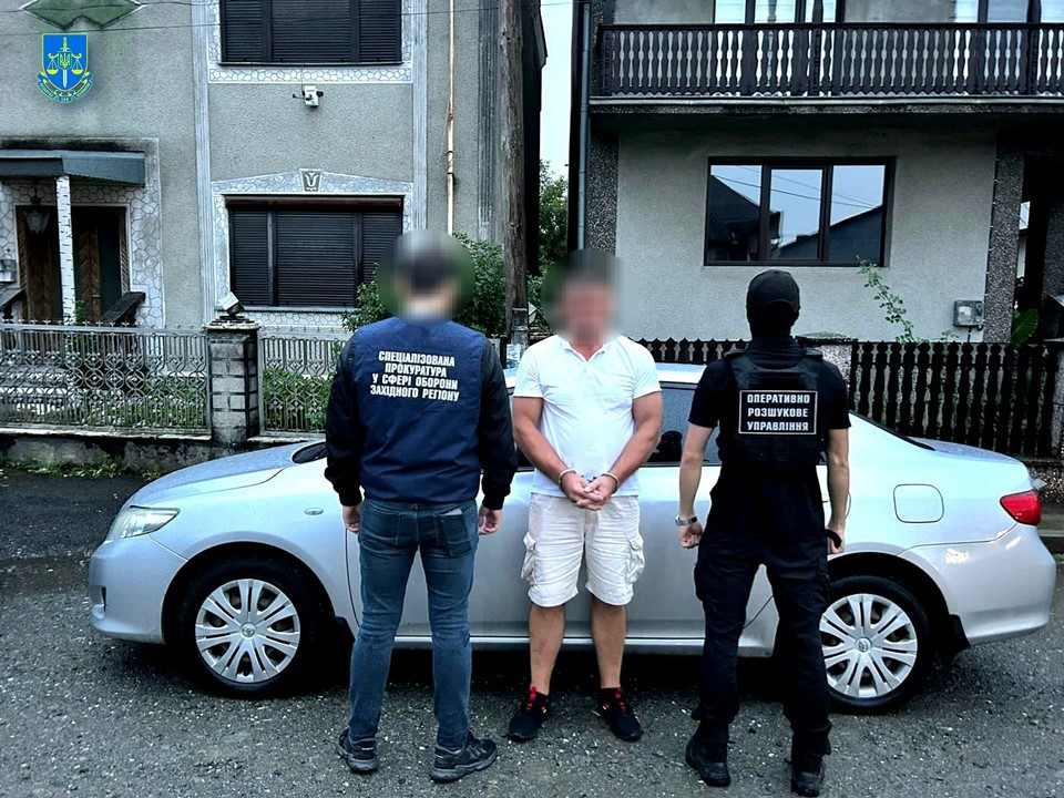 На Закарпатті викрито трьох осіб, які переправляли ухилянтів через річку за кордон