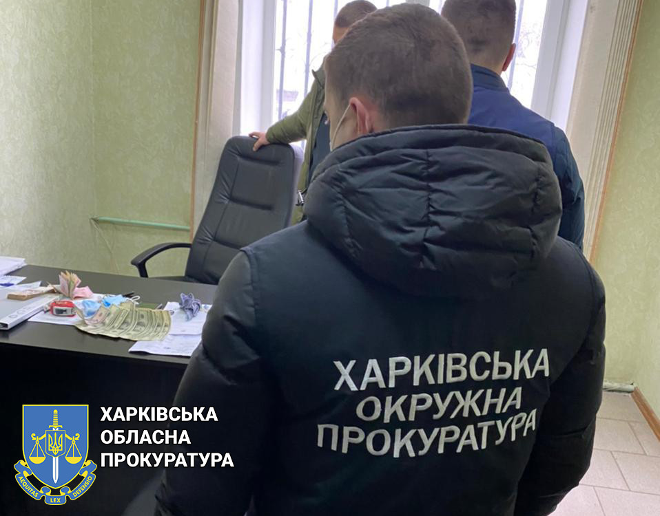 Зловживання впливом – бухгалтера харківського держпідприємства викрито на одержанні 1 тис доларів США