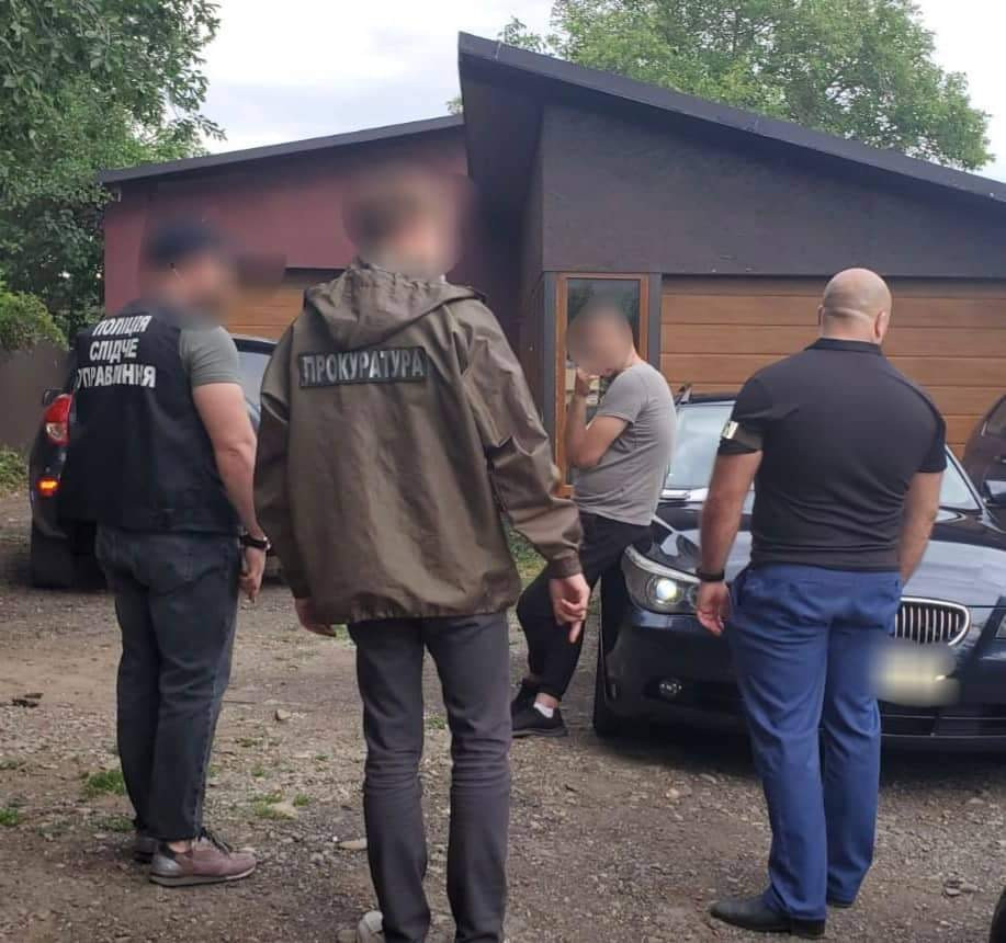 Продаж переданих для армії автомобілів – cудитимуть буковинця